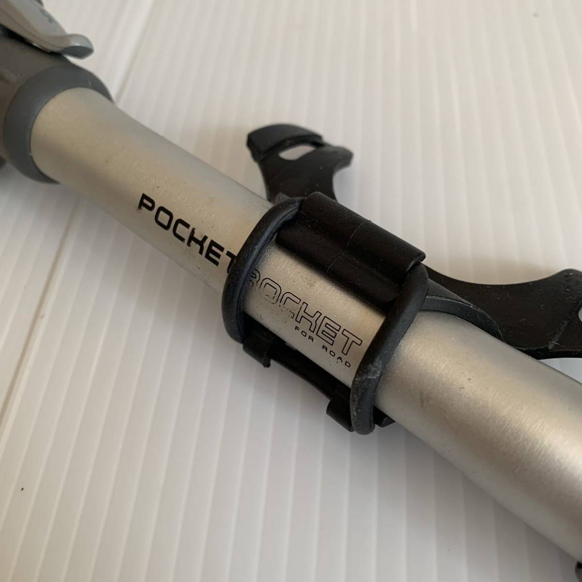 ■中古■TOPEAK トピーク ミニポンプ POCKET ROCKET 携帯型空気入れ シルバー ロードバイク アクセサリー 自転車 W00305の画像2