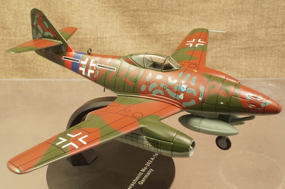 ★ドイツ　メッサーシュミット Me262 A-1a　1/72　113003_画像1