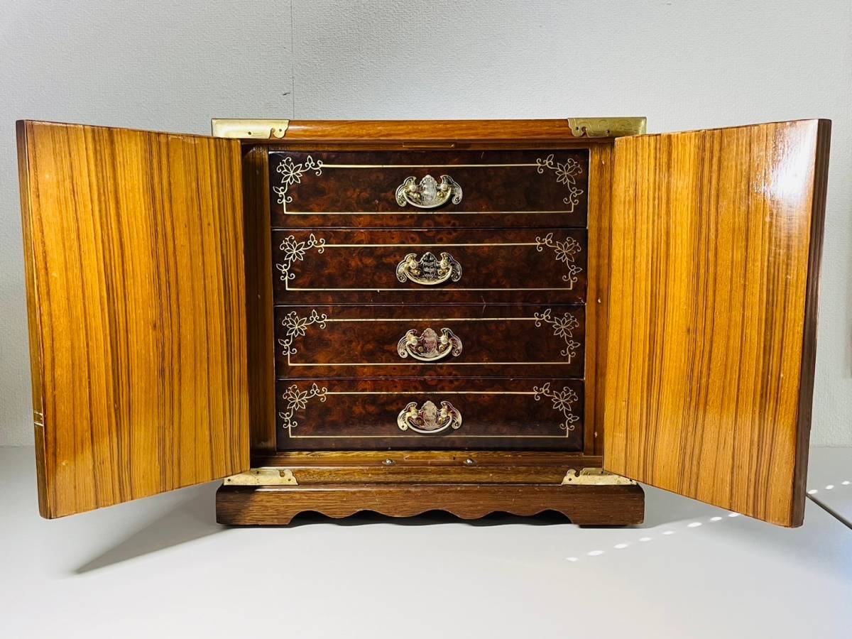  tradition furniture flowers and birds chest of drawers small articles storage jewelry metal fittings equipment ornament China old work of art Joseon Dynasty antique costume shelves compact tradition handicraft double doors era thing 