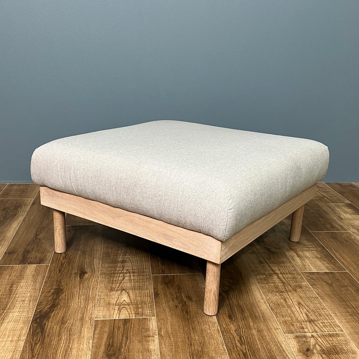 SEKI スツール new LDK SL SOFA STOOL 縦横700mm 高さ380mm 無垢材使用 一部汚れあり【中古 ローソファ】◇T3