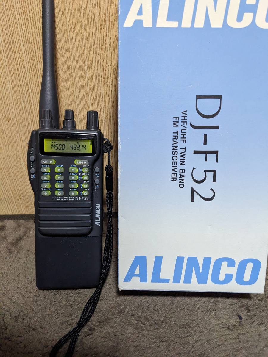 ALINCO DJ-F52 144/430MHz FM TWIN BAND 　アンテナ、ストラップ、ベルトフック、電池ケース、箱 付き_画像1