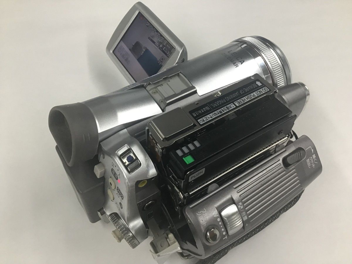 【中古】パナソニックデジタルビデオカメラ NV-GS250 (2005年発売) + MiniDVテープ等 関連機器セット