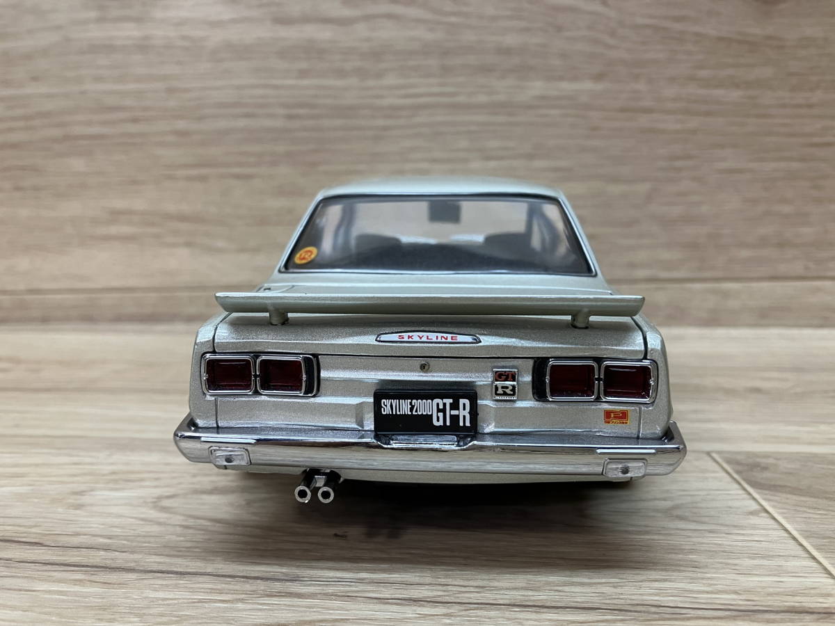 12. 極美品　京商　1/18　ダイキャストモデル　ニッサン・スカイライン 2000 GT-R（KPGC10）Silver　NISSAN SKYLINE　ミニカー_画像4