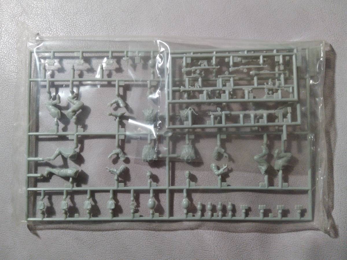 【DRAGON/独軍】6064 1/35 GERMAN MG42 HEAVY MACHINEGUN TEAM【EM34測距儀,ラウフシュッツァー42予備銃身ケース,ライフルスコープケース】_画像4