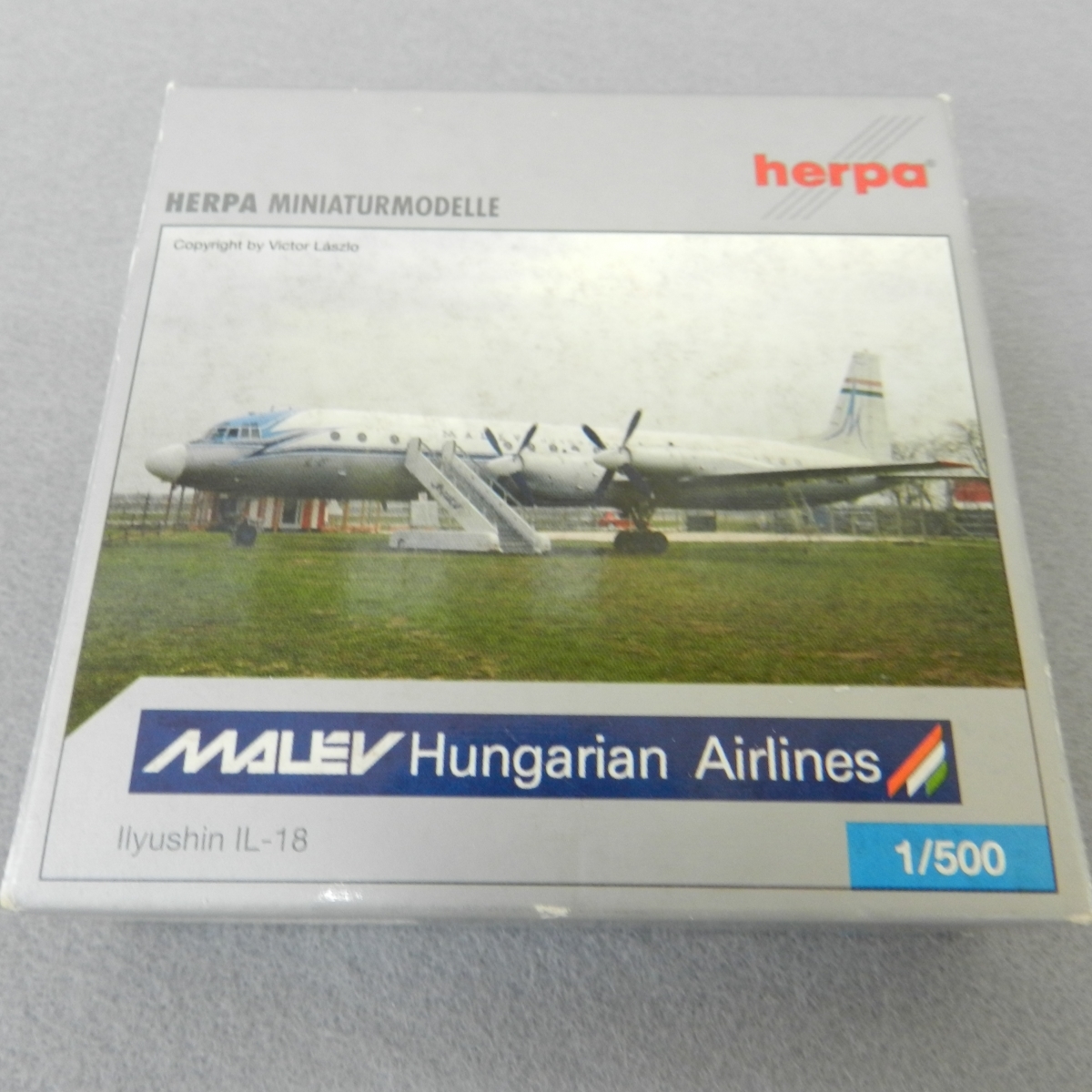 C232★herpa 1/500 マレーヴハンガリー航空 ILYUSHIN IL-18★F_画像1