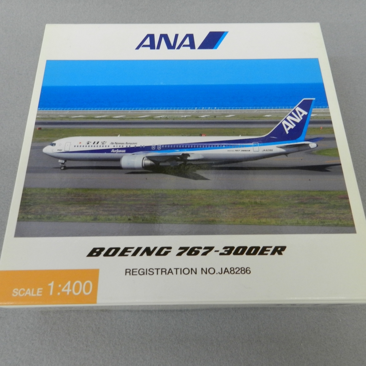 N241★ANA 1/400 B767-300ER JA8286 NH40041★A_画像1