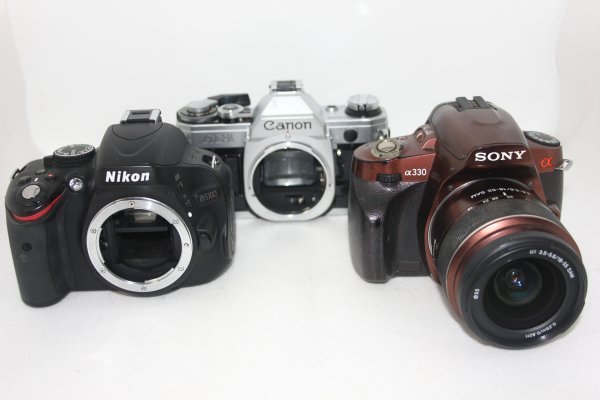 9520円 【カメラ3点+レンズ1点まとめ売り】Canon AE-1・Nikon 9520円 【カメラ3点+レンズ1点まとめ売り】Canon AE-1・Nikon