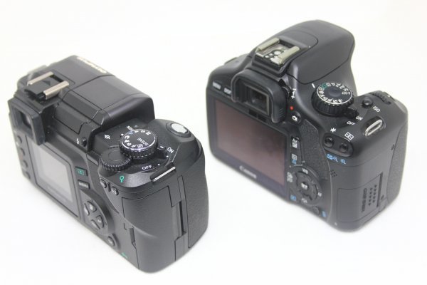 デジタル一眼レフカメラ2台まとめ売り】Canon EOS X4・Olympus E デジタル一眼レフカメラ2台まとめ売り】Canon EOS X4・Olympus E