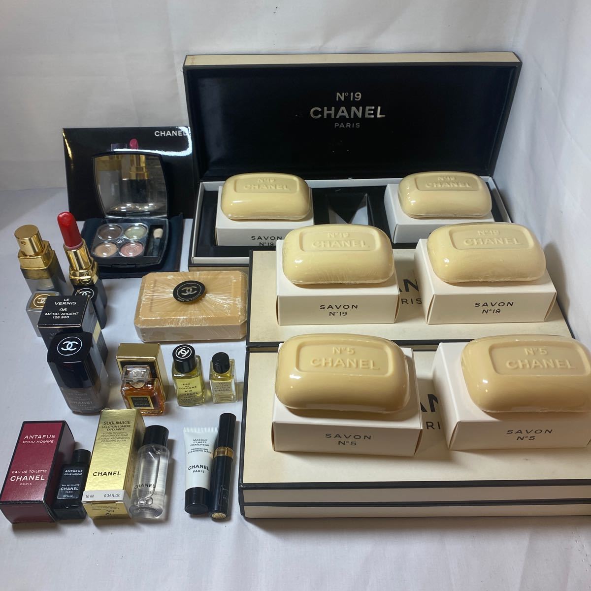 【送料無料】1円スタート CHANEL シャネル No.19 SAVON サヴォン 石鹸 口紅 化粧品他 まとめ オ-ドゥ トワレット セット販売 アイシャドウ _画像1