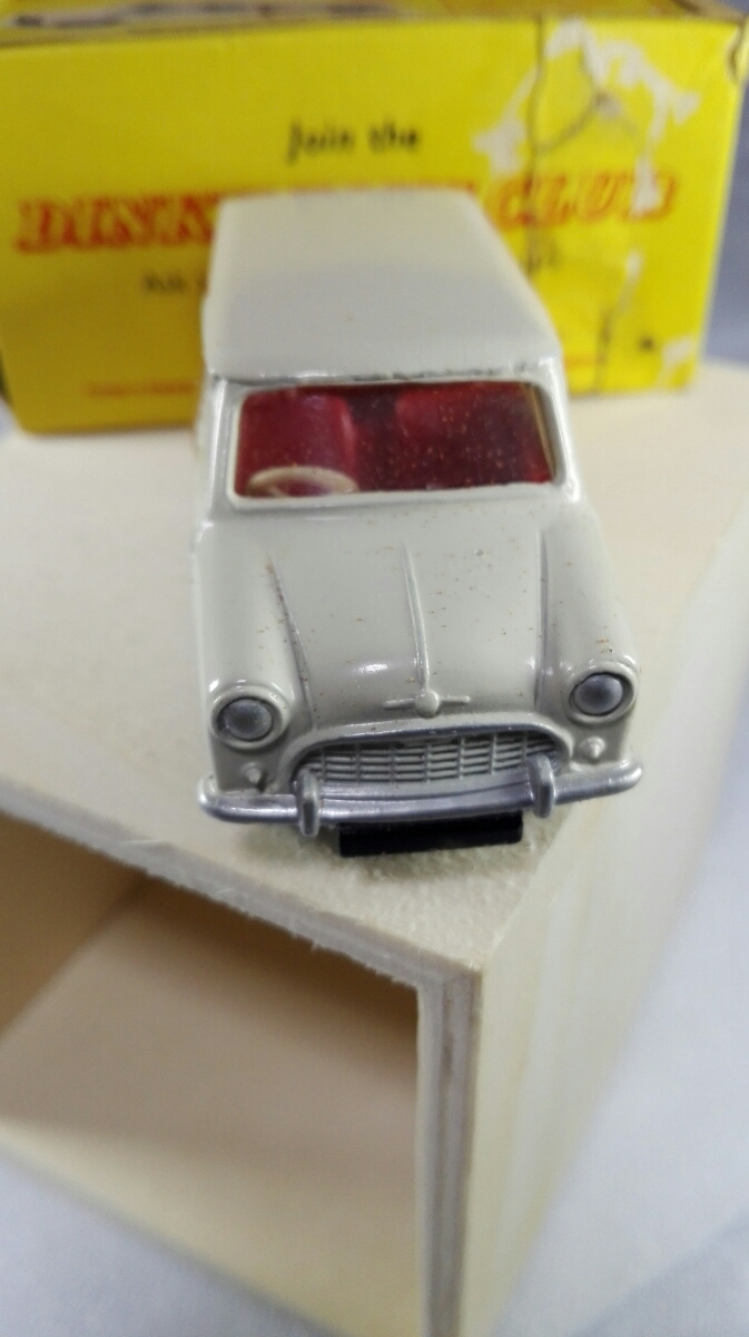  rare model!!DINKY TOYS 197 MORRIS MINI-TRAVELLER MADE IN ENGLAND box . pain equipped!