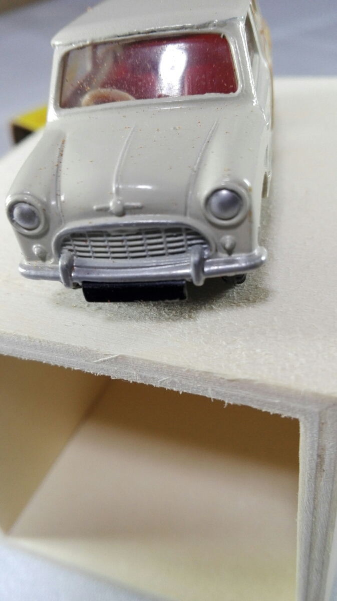 レアモデル！！DINKY TOYS 197 MORRIS MINI-TRAVELLER MADE IN ENGLAND　箱に痛みあり！_画像7