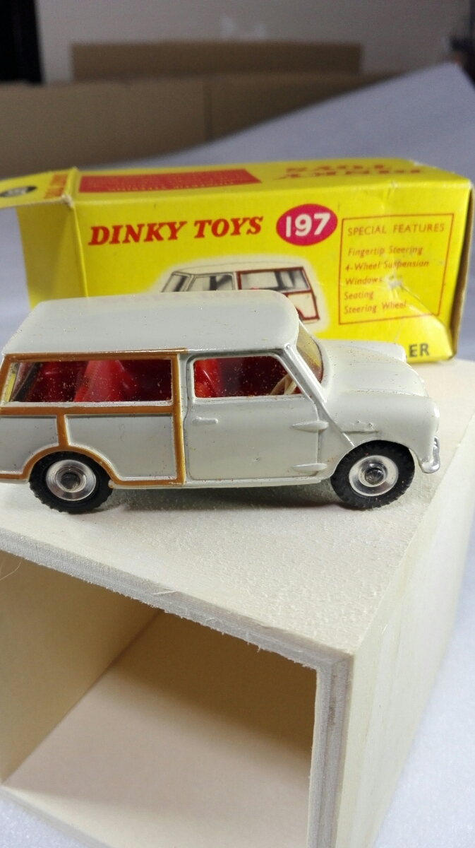 レアモデル！！DINKY TOYS 197 MORRIS MINI-TRAVELLER MADE IN ENGLAND　箱に痛みあり！_画像4