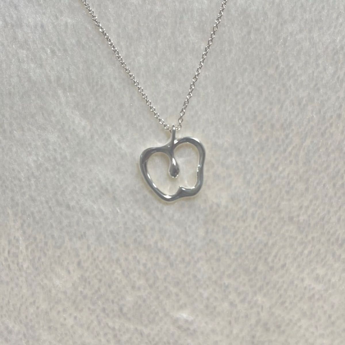 極美品】【レア】Tiffany ティファニー アップルネックレス 極美品】【レア】Tiffany ティファニー アップルネックレス