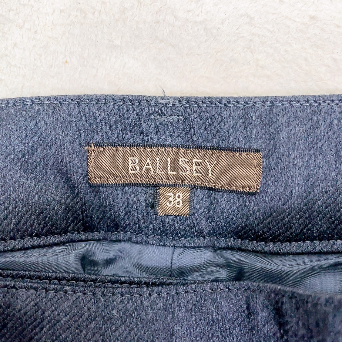 【美品】BALLSEY ボールジィ 大人女子 上品 高級感 パンツ カシミヤウールスラックス 万能 着回し 定番 センタープレス 7-18_画像9