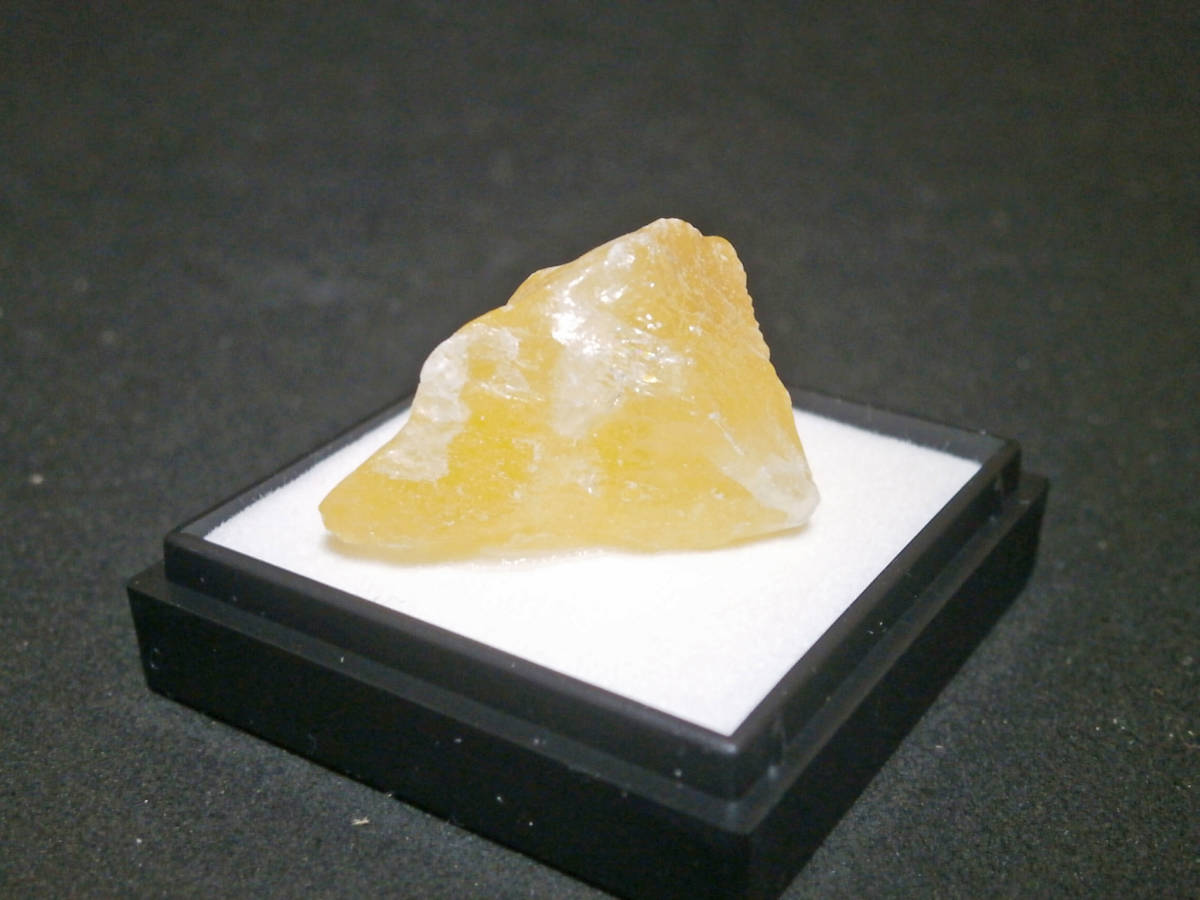 天然鉱物標本 オレンジカルサイト(方解石) プラケース入(2)_画像3