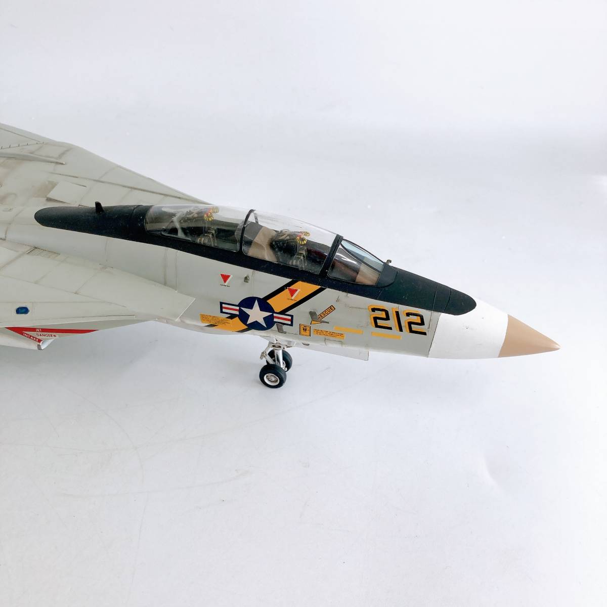 【ジャンク】F-14A 1/48 プラモデル 組立済 全長約40cm 戦闘機 模型 飛行機 組み立て済み 完成済 メーカー不詳_画像4