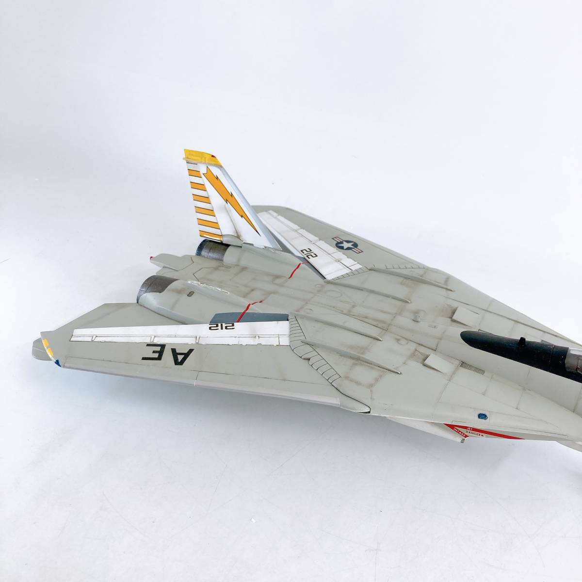 【ジャンク】F-14A 1/48 プラモデル 組立済 全長約40cm 戦闘機 模型 飛行機 組み立て済み 完成済 メーカー不詳_画像6