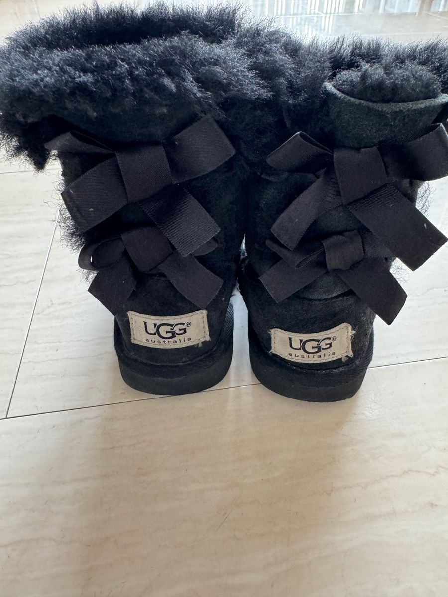 UGG☆キッズ・リボンのブーツ　サイズ16cm