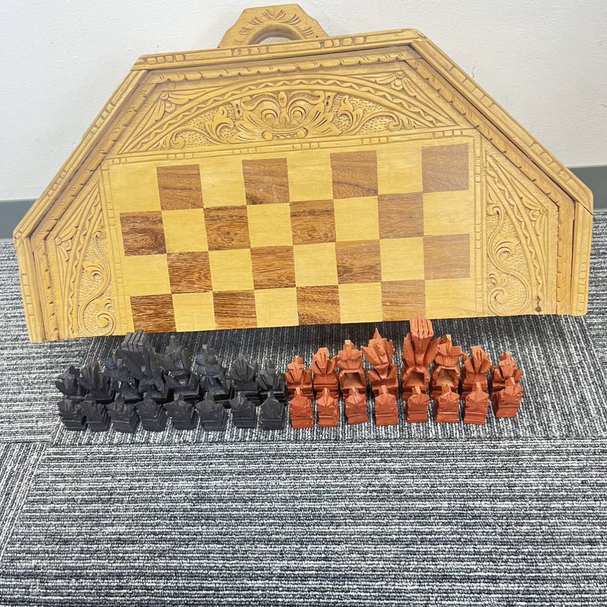 杉本 11月 No.52 チェス アンティークチェス 木製 ブラウン系 折りたたみ式 持ち手付き チェス盤 駒 木表 レトロ ボードゲーム_画像5