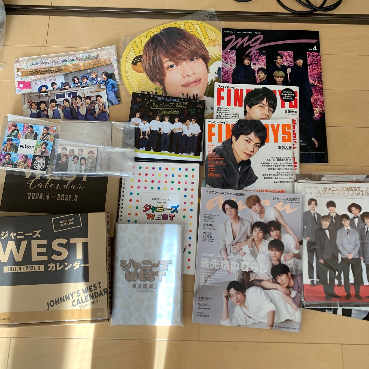 WEST. ジャニーズWEST グッズ　カレンダー　雑誌　切り抜き　会報　　　リストバンド　うちわ　他いろいろ　