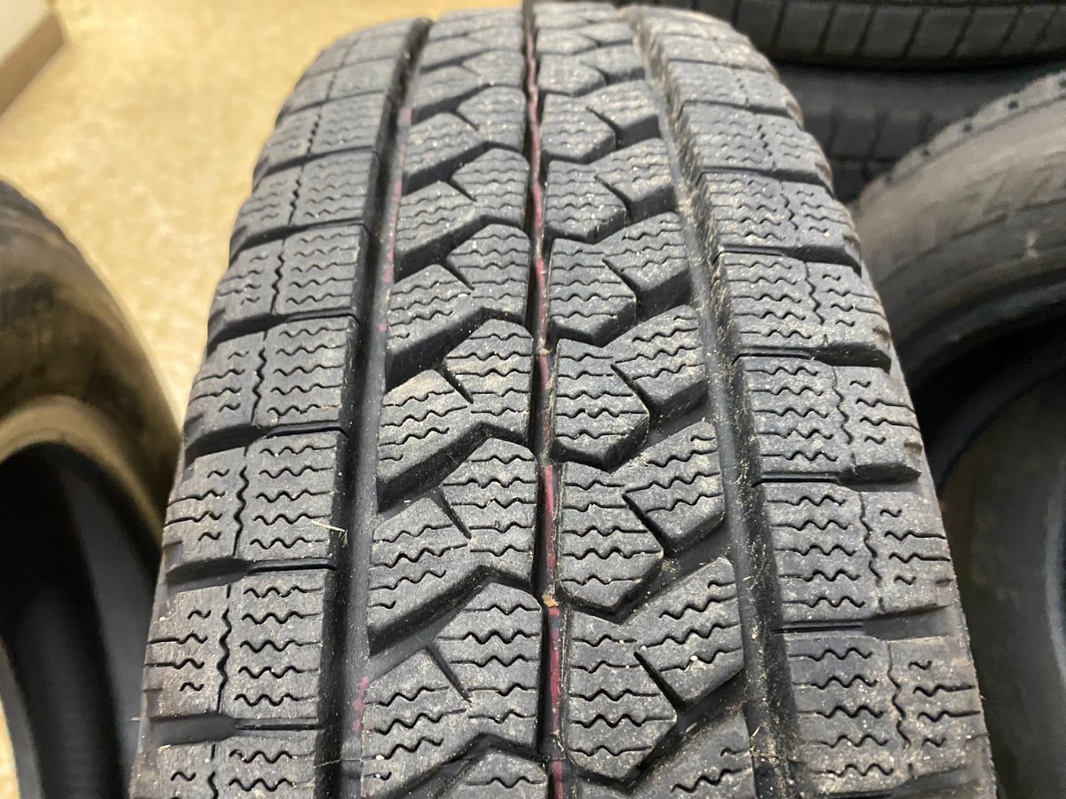 トラック　スタッドレスタイヤ　175/75R15 103/101L ４本　バリ山　_画像3