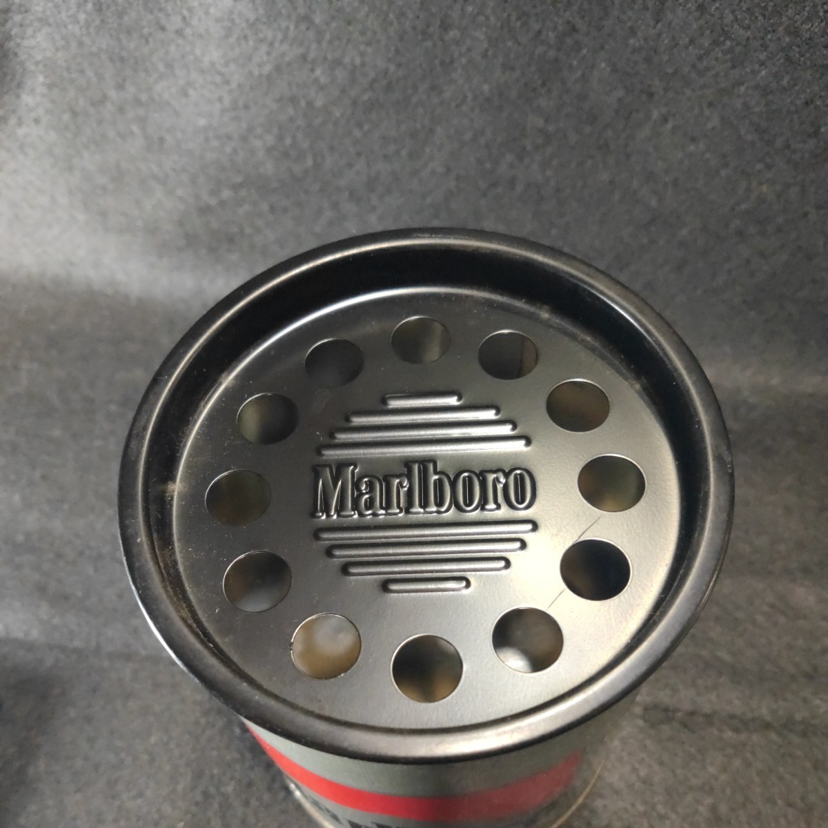 マルボロ缶灰皿(当時物) マルボロオイルライター マルボロガスライター Marlboro _画像2