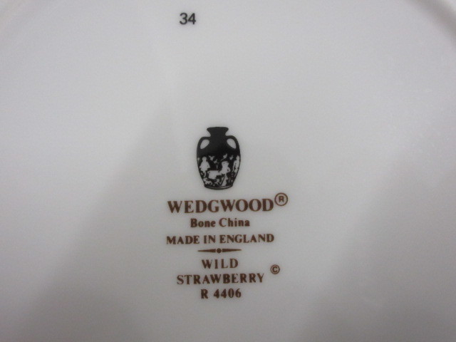 M44754【器】Wedgwood ウェッジウッド ワイルドストロベリー プレート 17cm パン皿 ペア_画像3