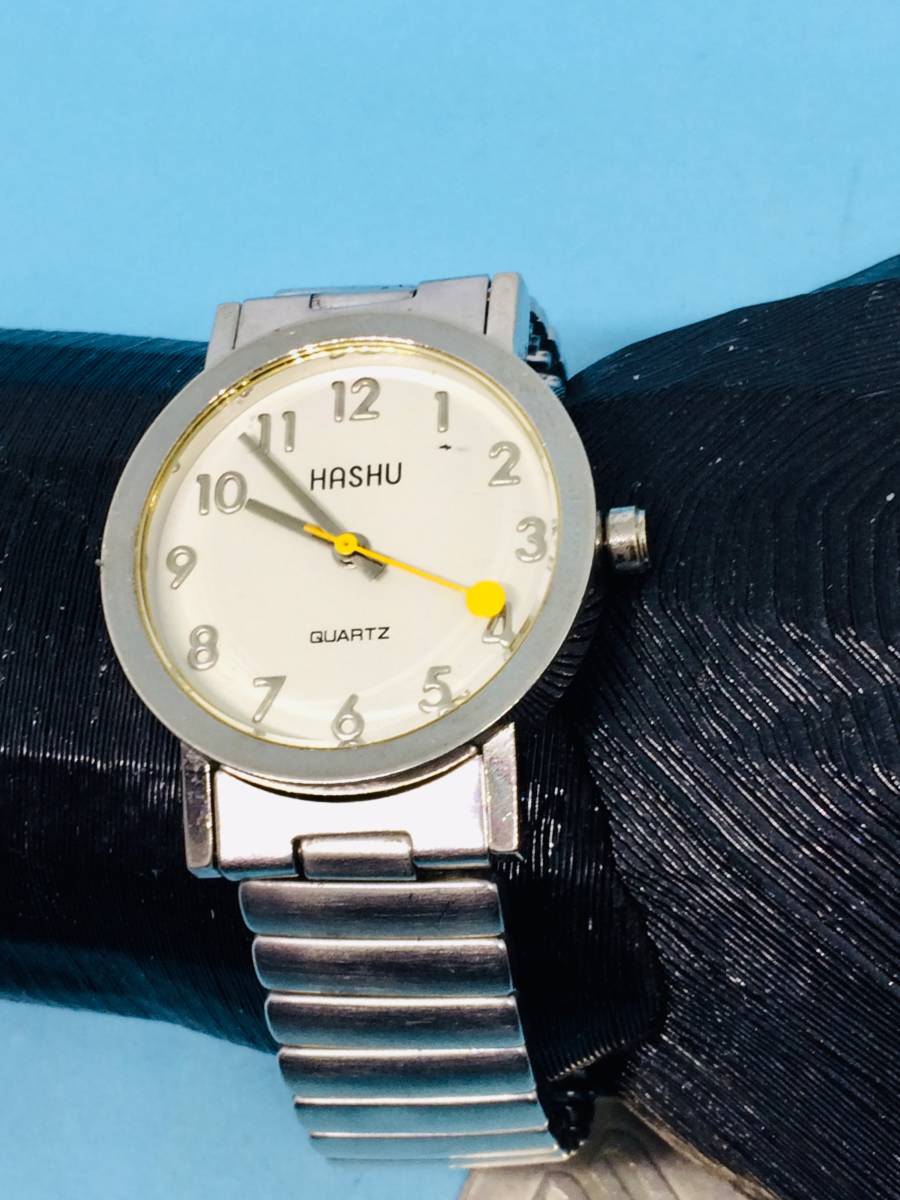 (B38)シックな(*'▽')HASHO・ハッシュ（電池交換済み）シルバー・ユニセックス腕時計USED（送料全国一律185円）素敵な時計です。_真っ白な文字盤がとても素敵な時計です。