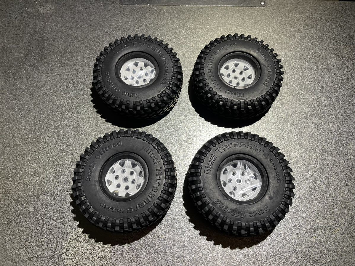 RC4WD Mud Thrashers 1.55 Scale Tires, Stamped Steel 1.55 Stock White Beadlock Wheels クローラー用タイヤ・ホイールセット_画像1