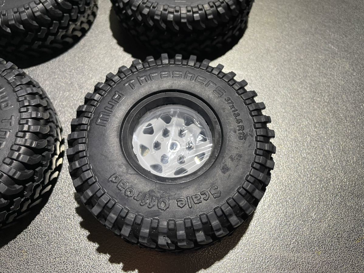 RC4WD Mud Thrashers 1.55 Scale Tires, Stamped Steel 1.55 Stock White Beadlock Wheels クローラー用タイヤ・ホイールセット_画像2