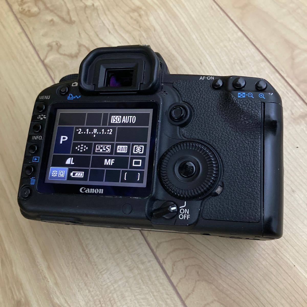 1円〜 Canon EOS 5D Mark Ⅱ ボディ マーク 2 動作も写りもOKです。概ねキレイです。バッテリー、充電器、ストラップ付きです。_画像6