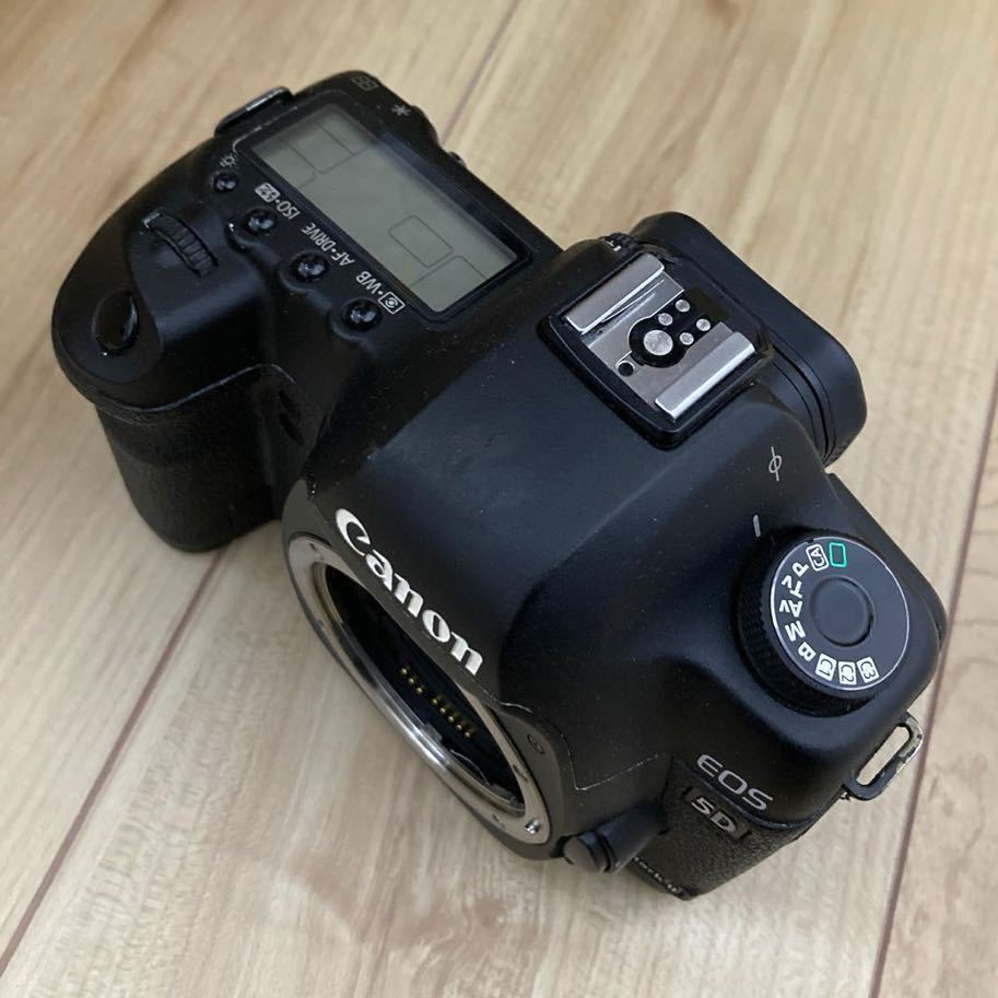 1円〜 Canon EOS 5D Mark Ⅱ ボディ マーク 2 動作も写りもOKです。概ねキレイです。バッテリー、充電器、ストラップ付きです。_画像3