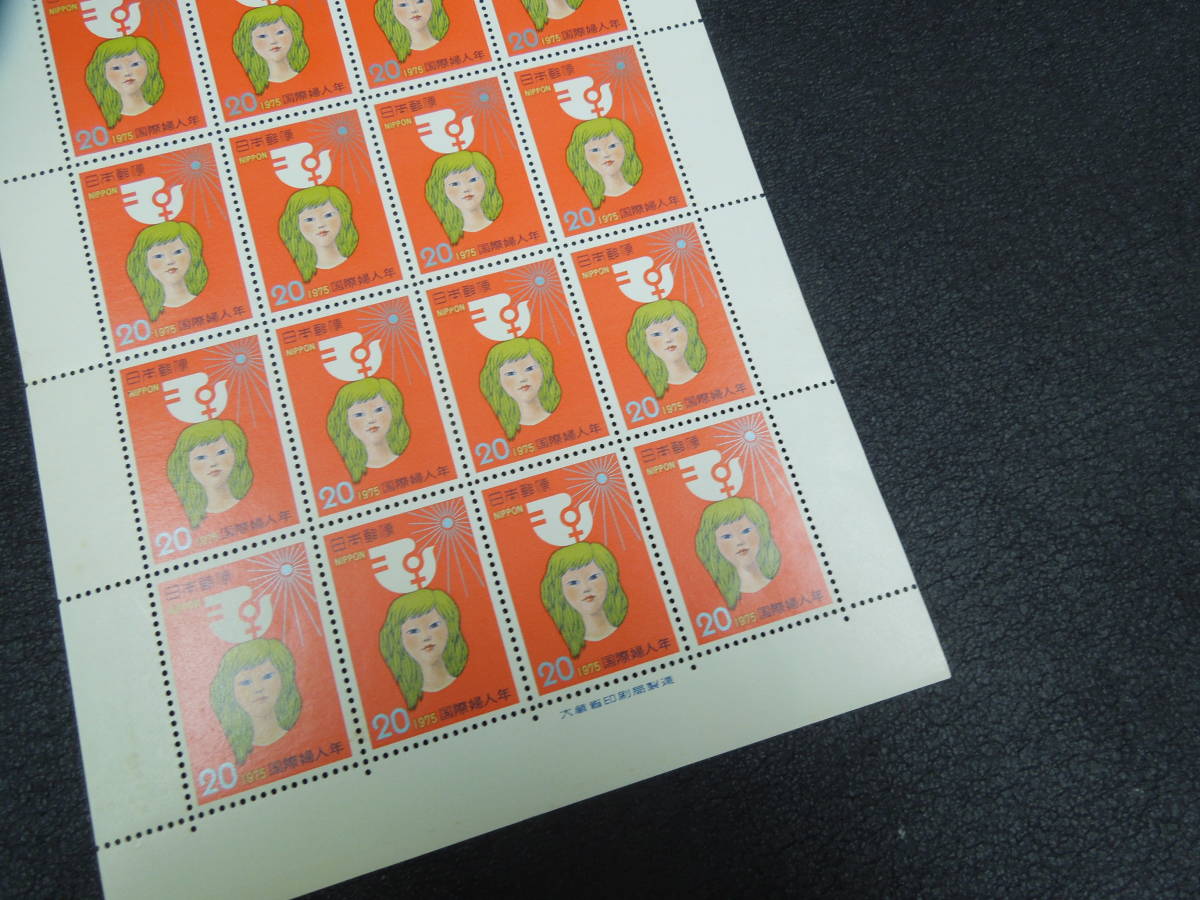 ♪♪日本切手/国際婦人年 1975.6.23 (記703)20円×20枚/1シート♪♪_画像2