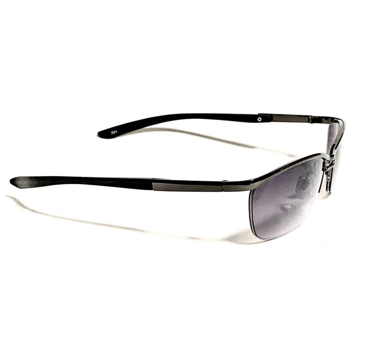 ブラックメタルフレーム スモークレンズ イケイケサングラス 薄いミラーレンズ かっこいいサングラス メンズサングラス 22191C_画像3