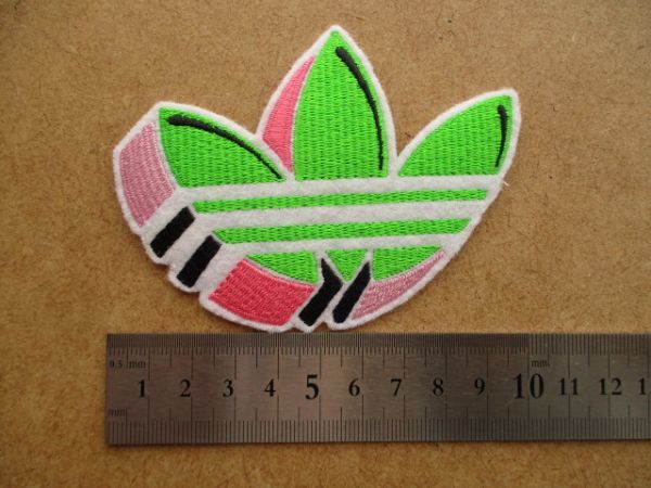 アディダス 刺繍ワッペン1枚/オリジナルス非売品ノベルティ アディダス 刺繍ワッペン1枚/オリジナルス非売品ノベルティ