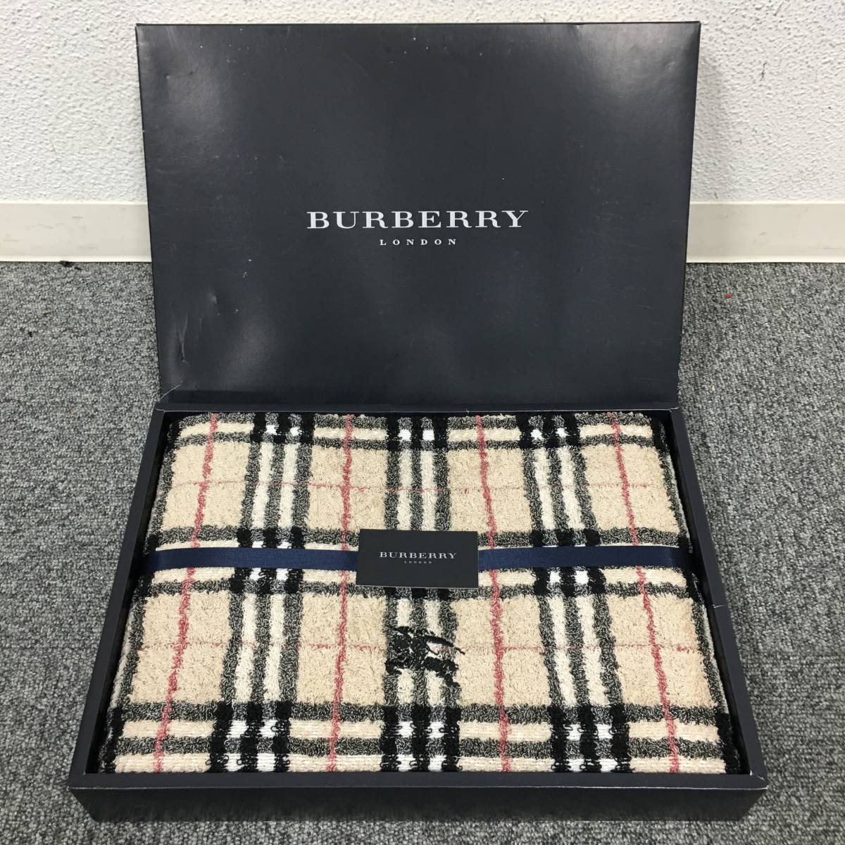 ★D11573【未使用保管品】BURBERRY バーバリー/バスタオル/フェースタオル 等/ノバチェック/34㎝×75㎝ 他/まとめて/計3点セット/箱付_画像5