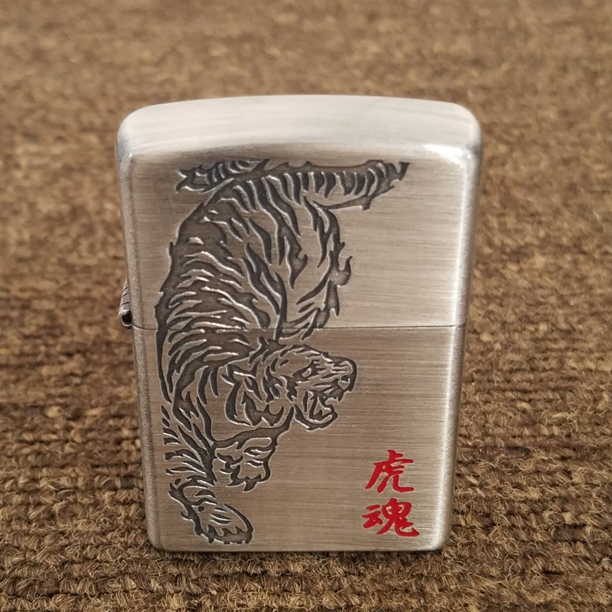 【未使用】ZIPPO ジッポ　オイルライター　虎魂　虎彫り　和風　アメリカ製　ジッポライター ジッポー _画像3