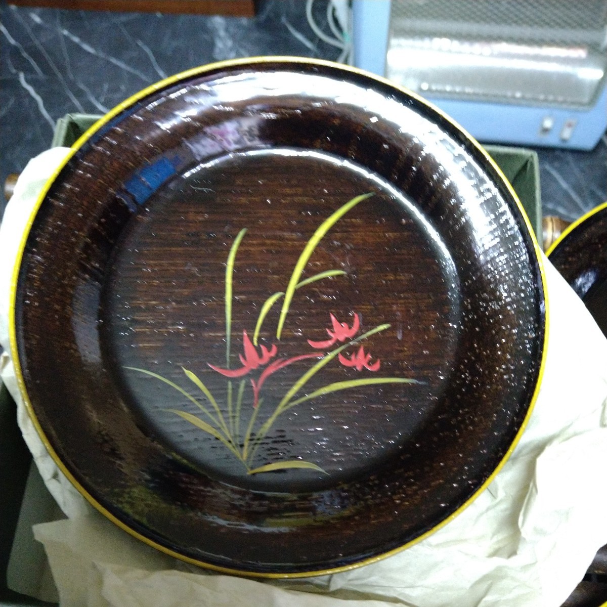茶道具　 菓子皿 蘭の花　銘々皿9客 木製 漆器　美品_画像3