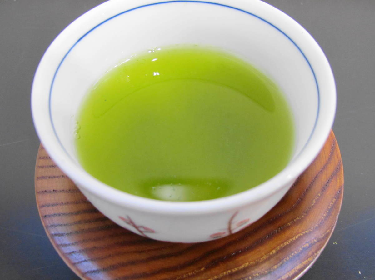 【100ｇ×6袋入】知覧茶　ゆたかみどり煎茶●味のバランスがとれた飽きのこない煎茶_味と香りのバランスがよく飽きの来ないお茶