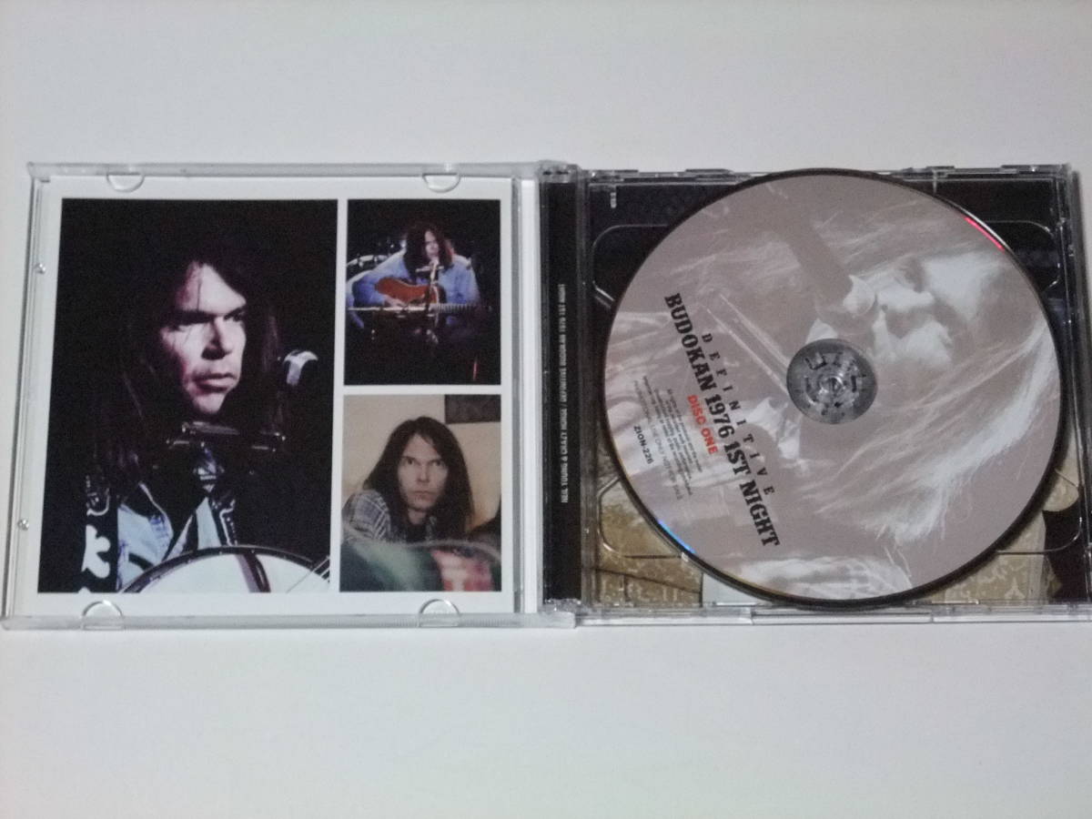 DEFINITIVE BUDOKAN 1976 1ST NGIHT/ NEIL YOUNG & CRAZY HORSE プレス2CD_画像3