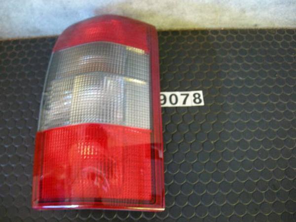 オペル　オメガ　XF200W　右 テールライト　ブレーキランプ　バックランプ　H10年　No.9078_画像1