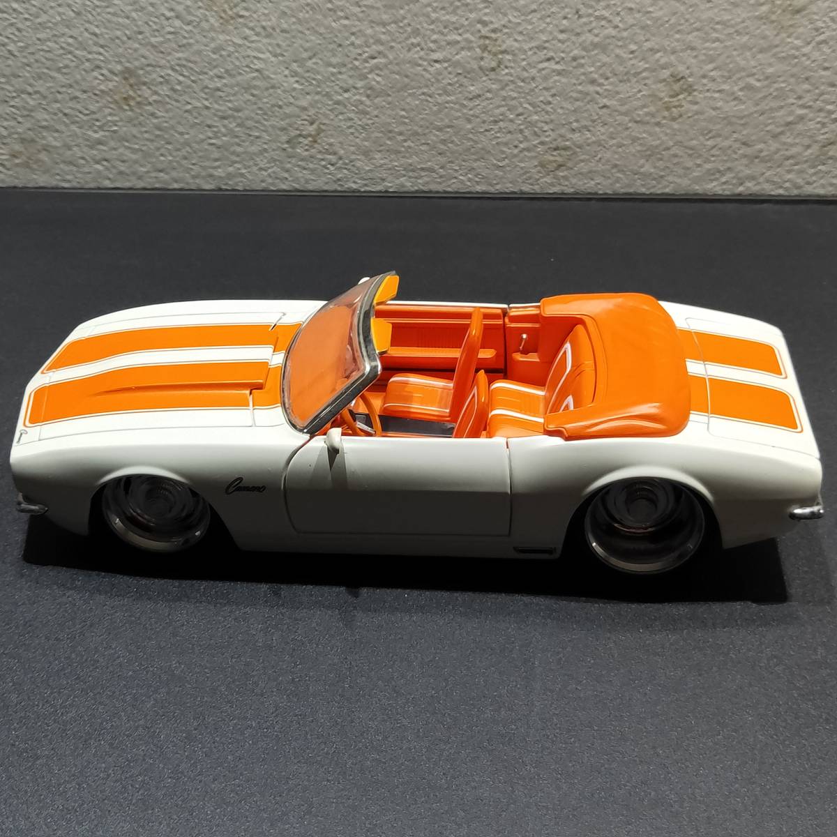 JADA 1/24スケール シボレーカマロ1967年_画像3