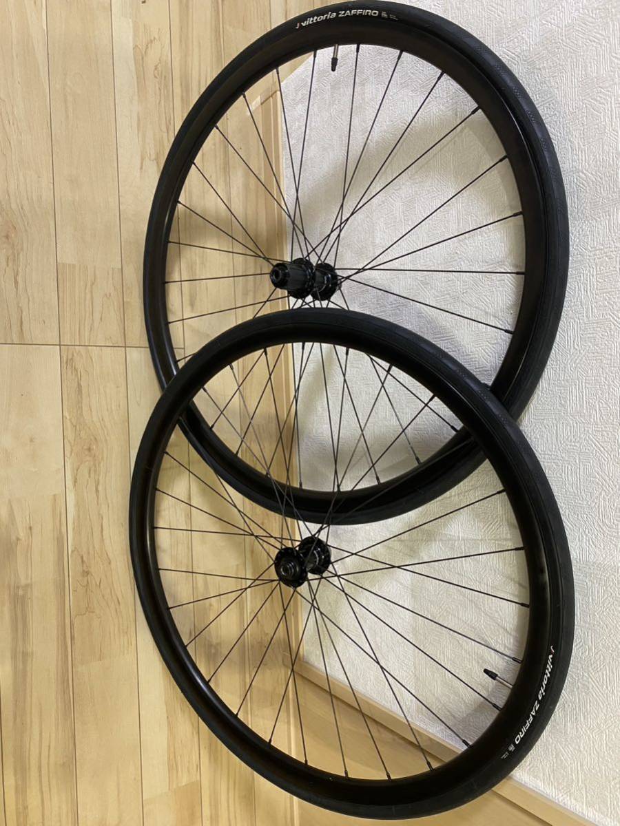 極美品 SHIMANO シマノ shimano シマノ ホイール ディスクブレーキホイール 新車取り外し 新品タイヤセット_画像1