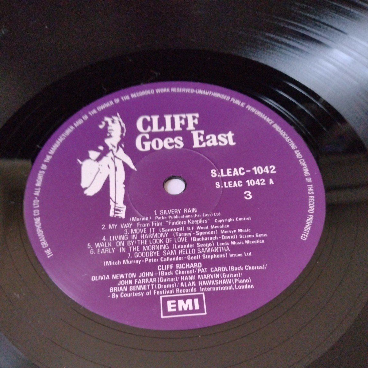 LP CLIFF Goes East/Cliiff Richard,Hank Marvin,John Farrar,Brian Bennett,Olivia Newton-John etc Singapore EMI Columbia 2LPs_画像7