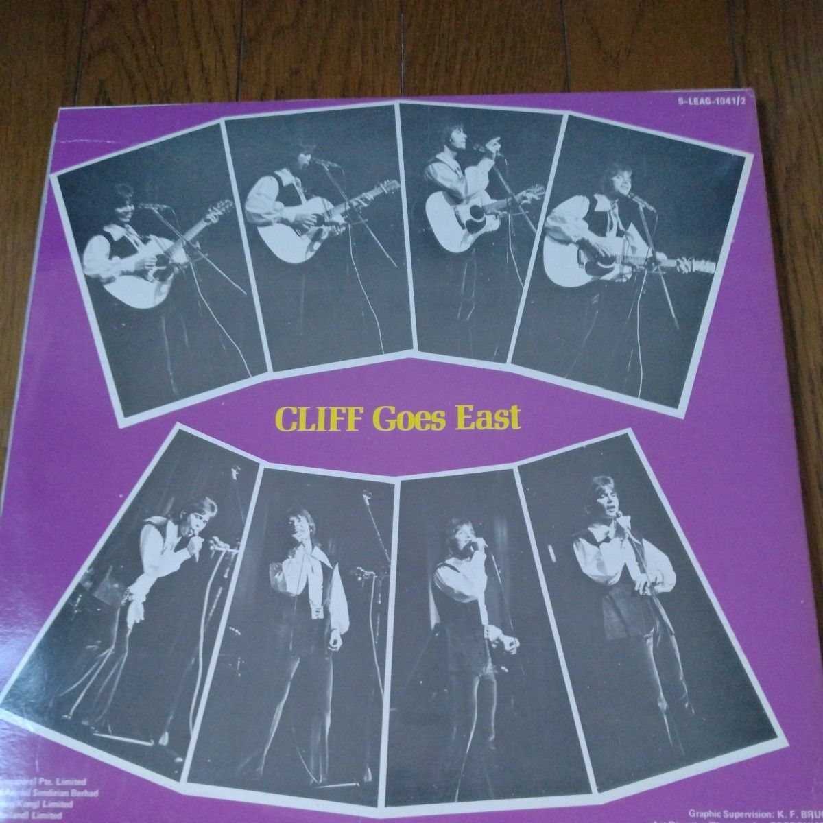 LP CLIFF Goes East/Cliiff Richard,Hank Marvin,John Farrar,Brian Bennett,Olivia Newton-John etc Singapore EMI Columbia 2LPs_画像2