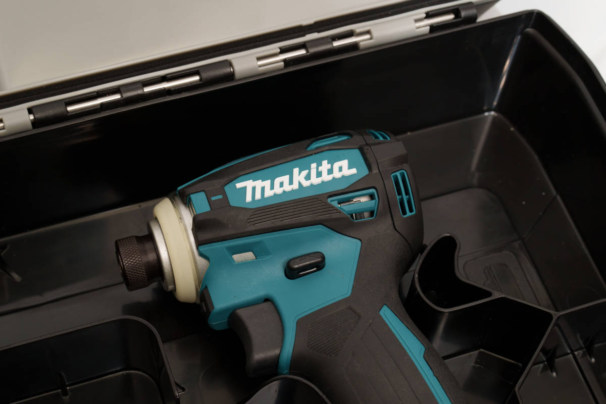 makita マキタ 充電式 インパクトドライバ TD172D 18V 新品 純正ケース付属_画像2