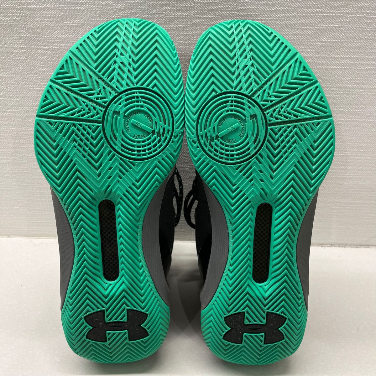 早い者勝ち！アンダーアーマー UNDERARMOUR バスケ シューズ バスケットボール バッシュ スニーカー 25.5 