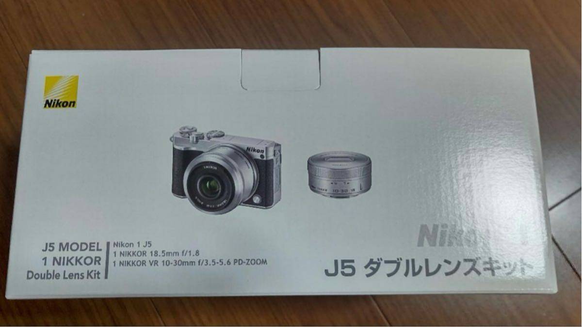 Nikon 1 J5 Wレンスキット SILVER レザーストラップ付き_画像2