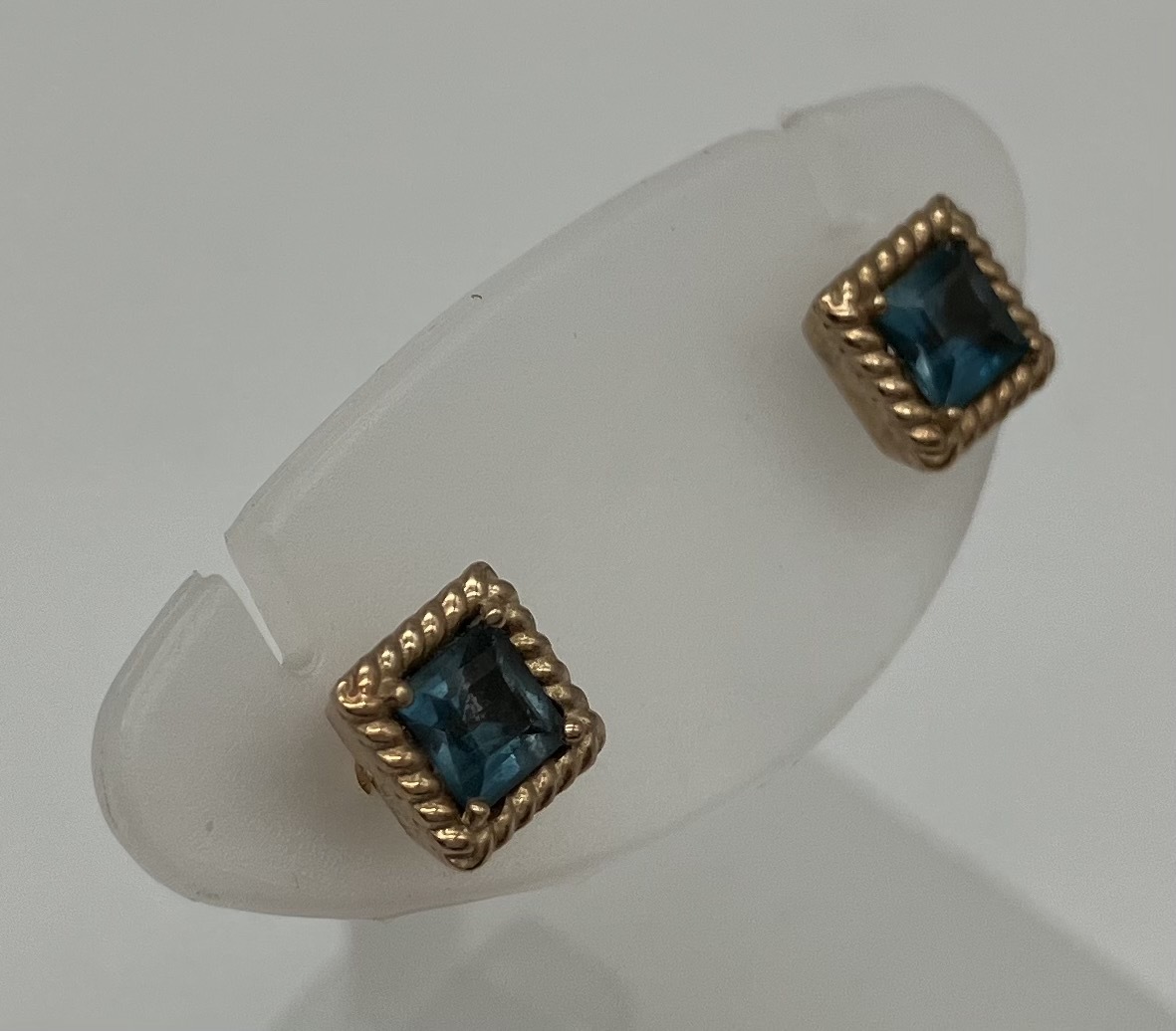 eteeteK10 earrings 1.0g color stone 
