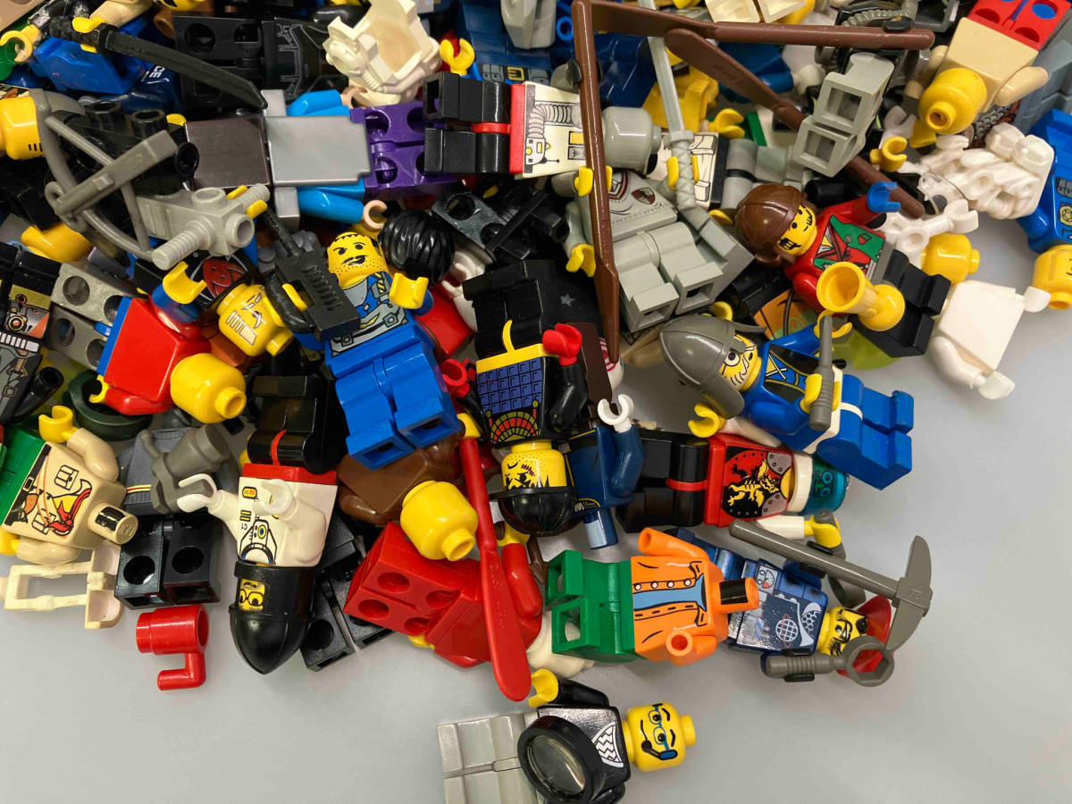 LEGO レゴ ミニフィグ 大量 1kg以上 まとめ売り 装飾品 ヘッド トルソー レッグ ヘアー 小物 武器 ※オールドレゴ スターウォーズ シティ_画像3